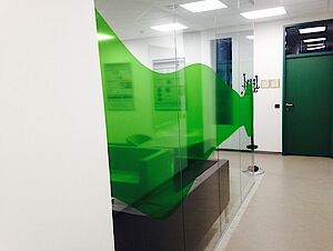 Glasdeckorfenster im Büro